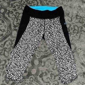Women's Black and White Patterned Leggings